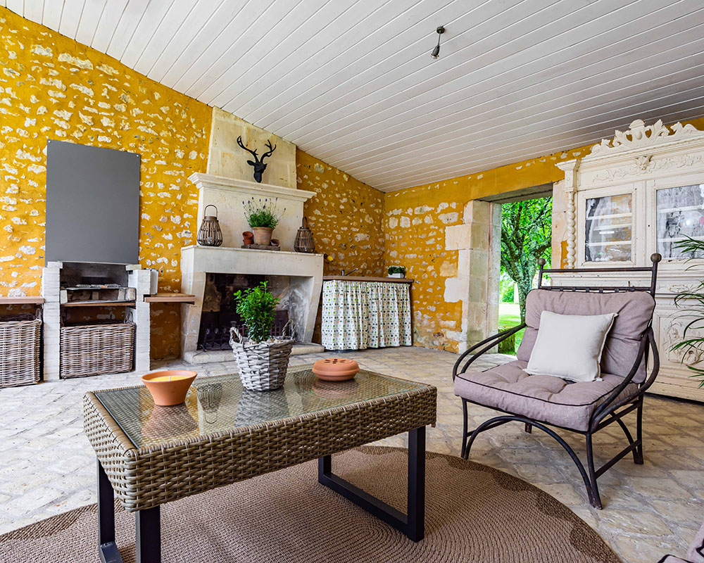 Outside kitchen with a bbq and outdoor furniture